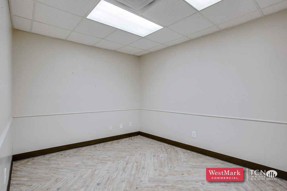Office Space on 69th & Slide: 5145 69th St, Lubbock, TX 79424